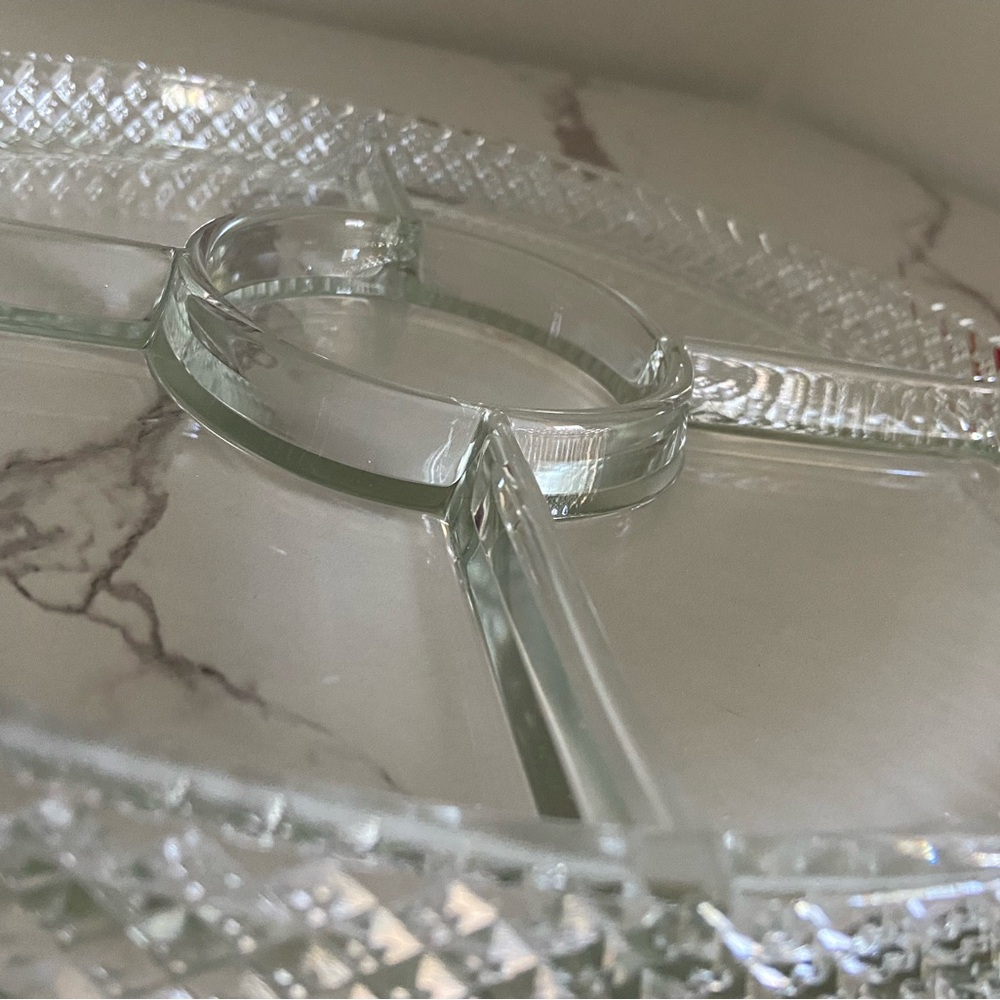 Diamond cut pattern edge glass divided serving tray - Picture 11 of 11